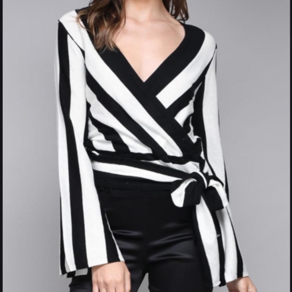 💕NWT VICI DO+BE STRIPE WRAP SWEATER M***
